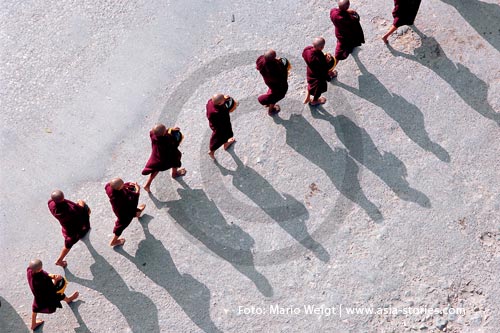 Festivals und Feiertage in Myanmar (Burma, Birma) | Mönche in Mandalay zum Vollmondfest | Foto: Mario Weigt