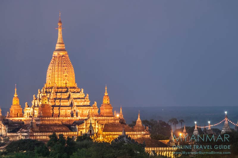 Illuminierter Ananda-Tempel in Bagan
