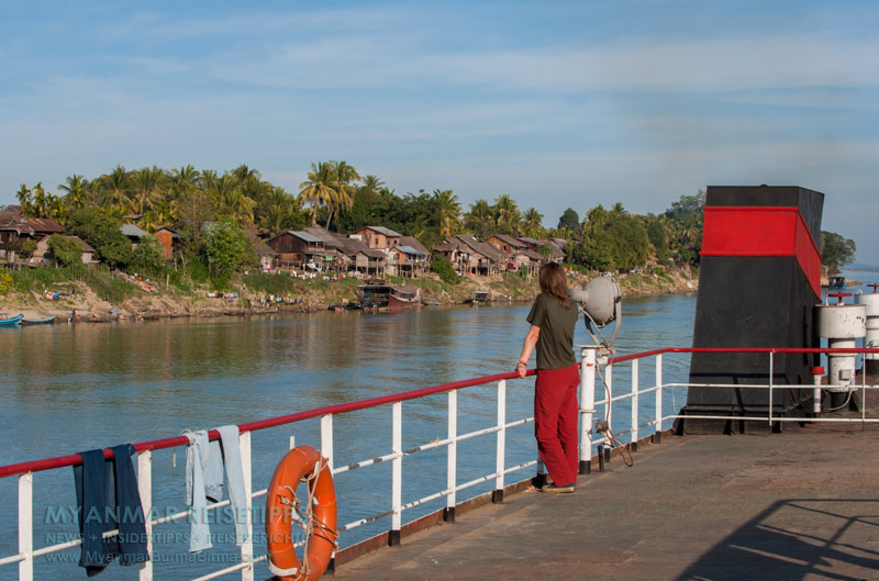 Myanmar Reisetipps | Flussfahrt Bhamo nach Mandalay | Dorf am Ufer des Ayeyarwady