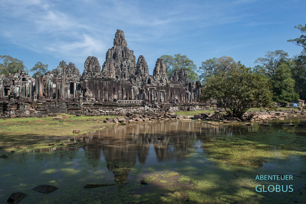 Kambodscha, Angkor, Der Aufbau vom Tempel Bayon ist übersichtlich: quadratische Basis, drei Ebenen und ein runder Zentralturm.