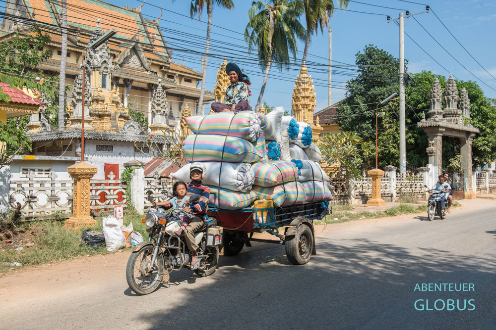 Kambodscha, Kuriose Transporte: Kambodschaner sind wahre Künstler, wenn es um die Ausnutzung ihrer Ladefläche geht.
