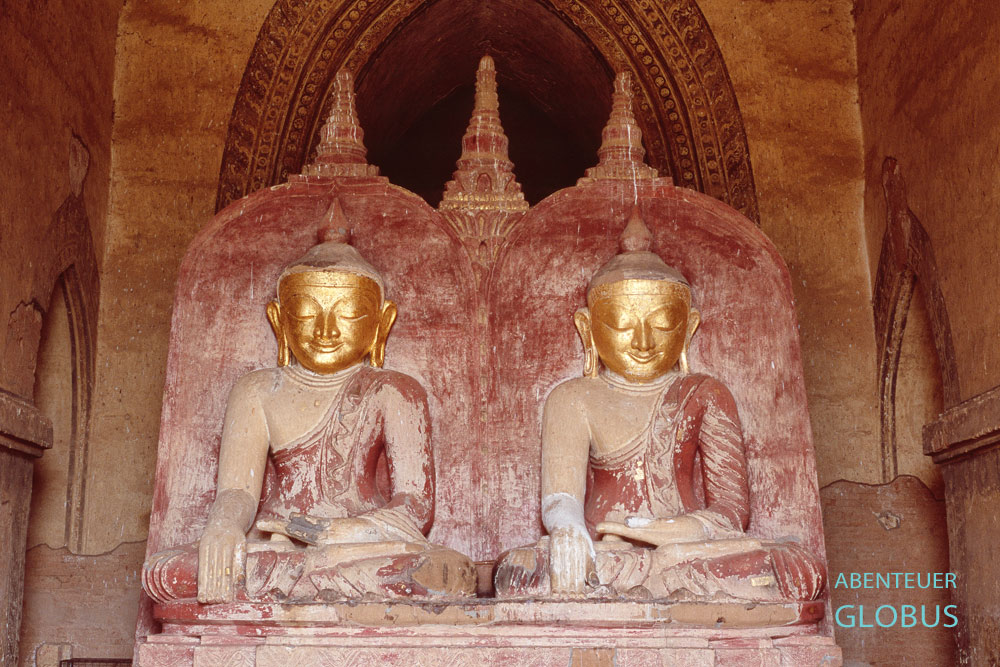 Doppelte Buddha-Statuen sind eine Seltenheit. Diese sitzen im Dhammayangyi-Tempel in Bagan in Myanmar.