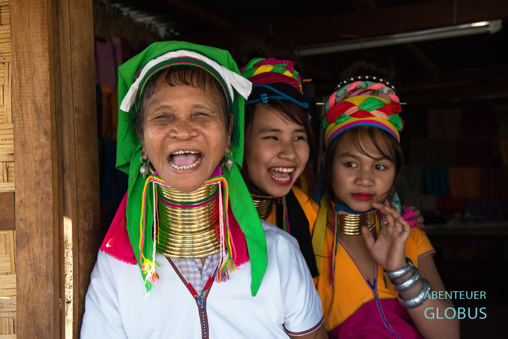 Die Padaung-Ethnie, auch Kayan Lahwi, ist eigentlich um Loikaw ansässig. Am Inle-See in der Shan-Provinz haben sie Jobs in Webereien.