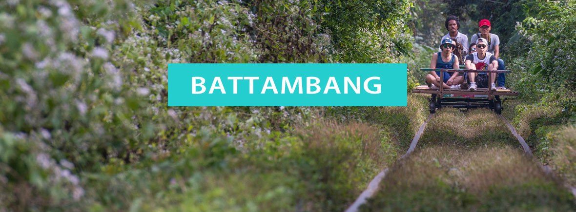 Touristen während einer Fahrt auf dem Bambuszug, Bamboo Train: Tipps und Sehenswürdigkeiten für die Stadt Battambang und den Tonle Sap in Kambodscha